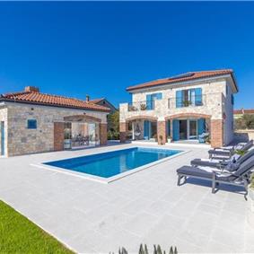 3 bedroom villa with pool, near Zadar, sleeps 8